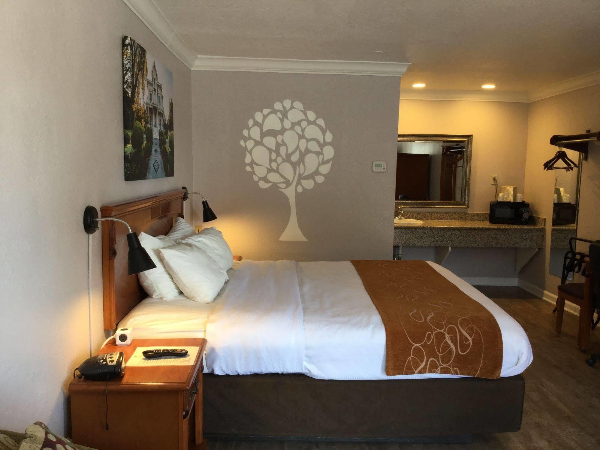 Journey Inn Woodland Luaran gambar